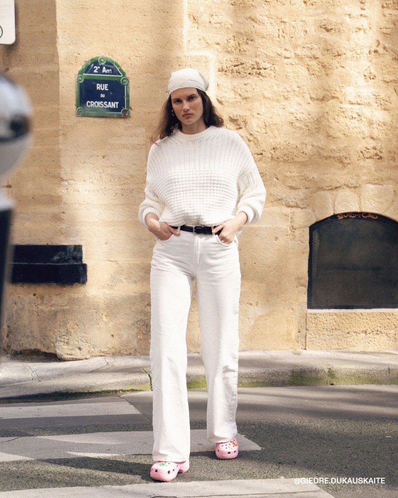 Delčia: Off - White Cotton Sweater & Shorts Set